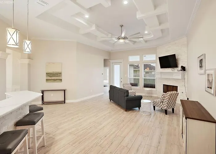 Luxurious Coastal Retreat Brand New 4Br Home With Fast Wifi, 15 Min To Beach!