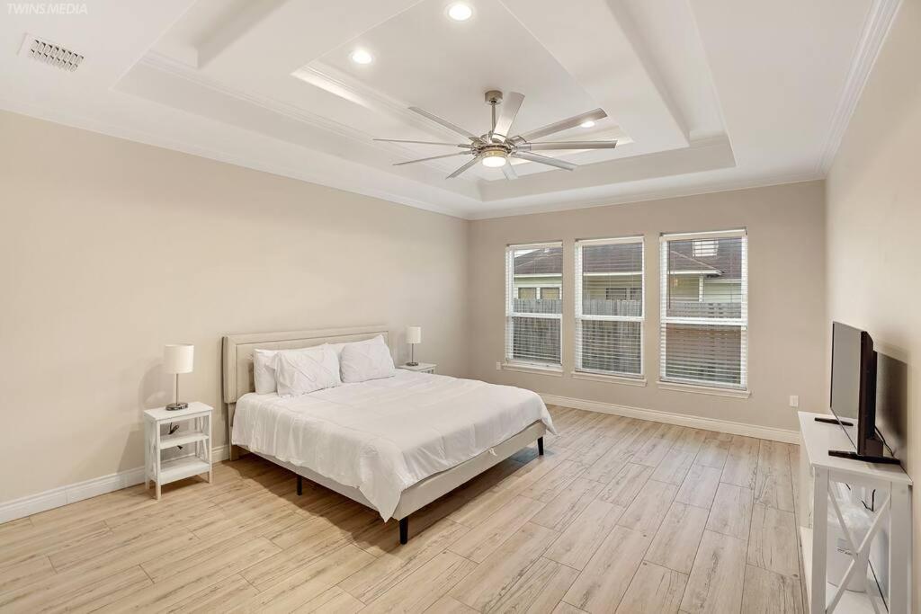 Luxurious Coastal Retreat Brand New 4br With Fast Wifi, 15 Min To Beach! Hébergement de vacances Corpus Christi