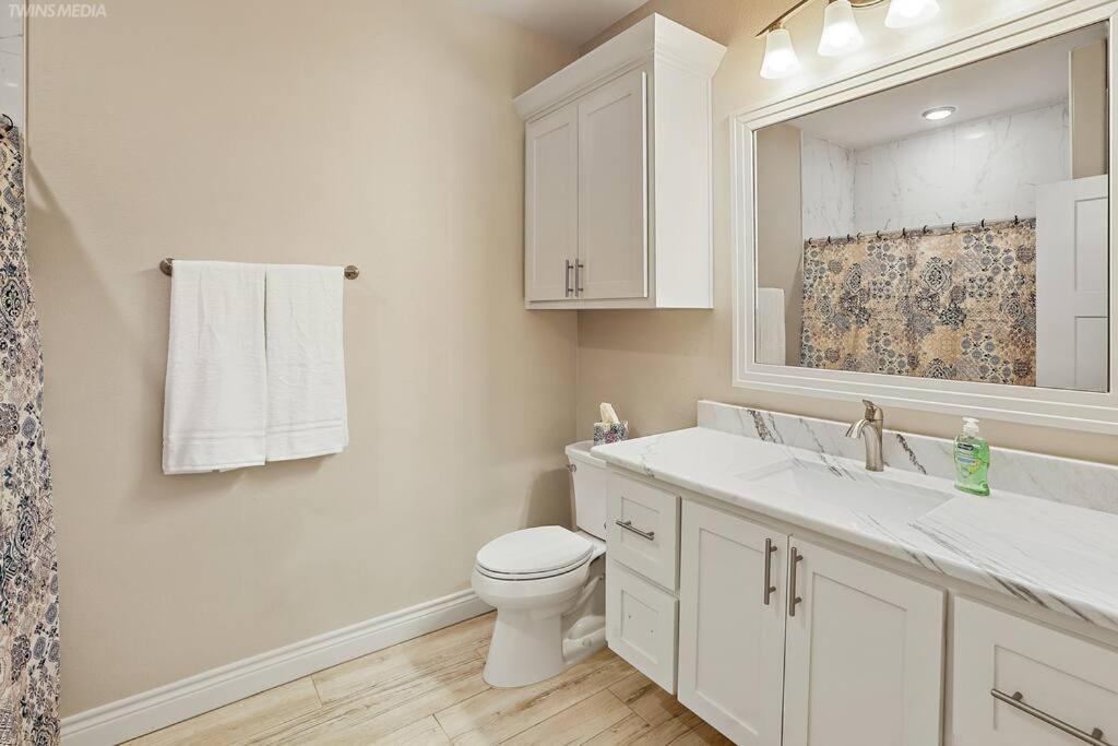 Luxurious Coastal Retreat Brand New 4br With Fast Wifi, 15 Min To Beach! * Corpus Christi